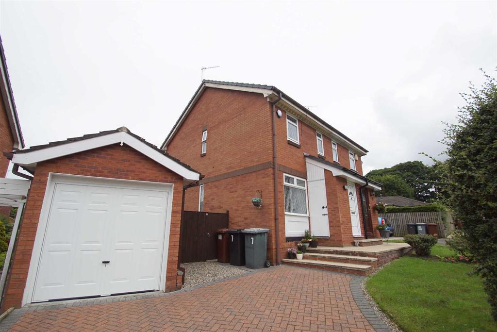 Kestrel Close, Alwoodley, Leeds 2 bed townhouse £950 pcm (£219 pw)