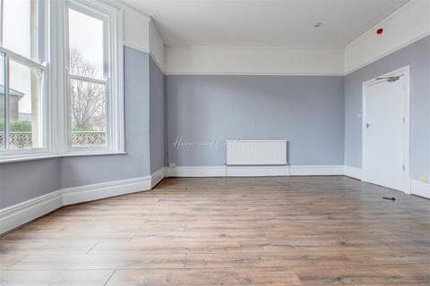 17 Romilly Crescent, Cardiff, CF11 9NP