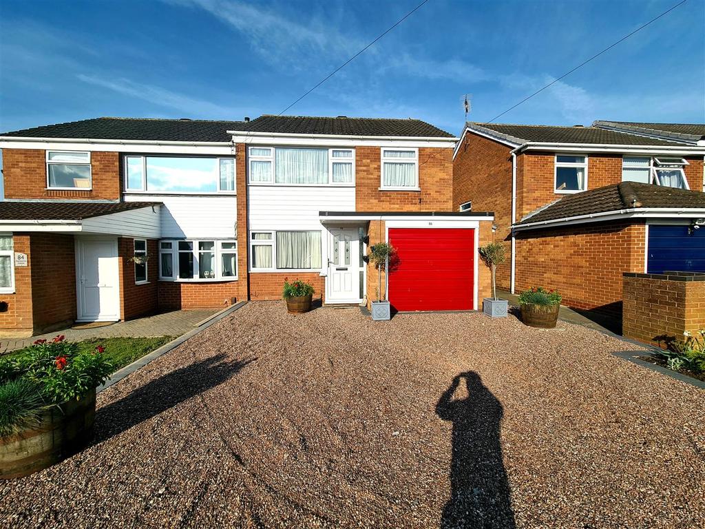 Sherbourne Avenue, Poplar Farm, Nuneaton 3 bed semidetached house £
