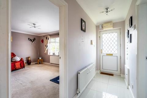 2 bedroom detached bungalow for sale - Melton Avenue,  Rawcliffe, York