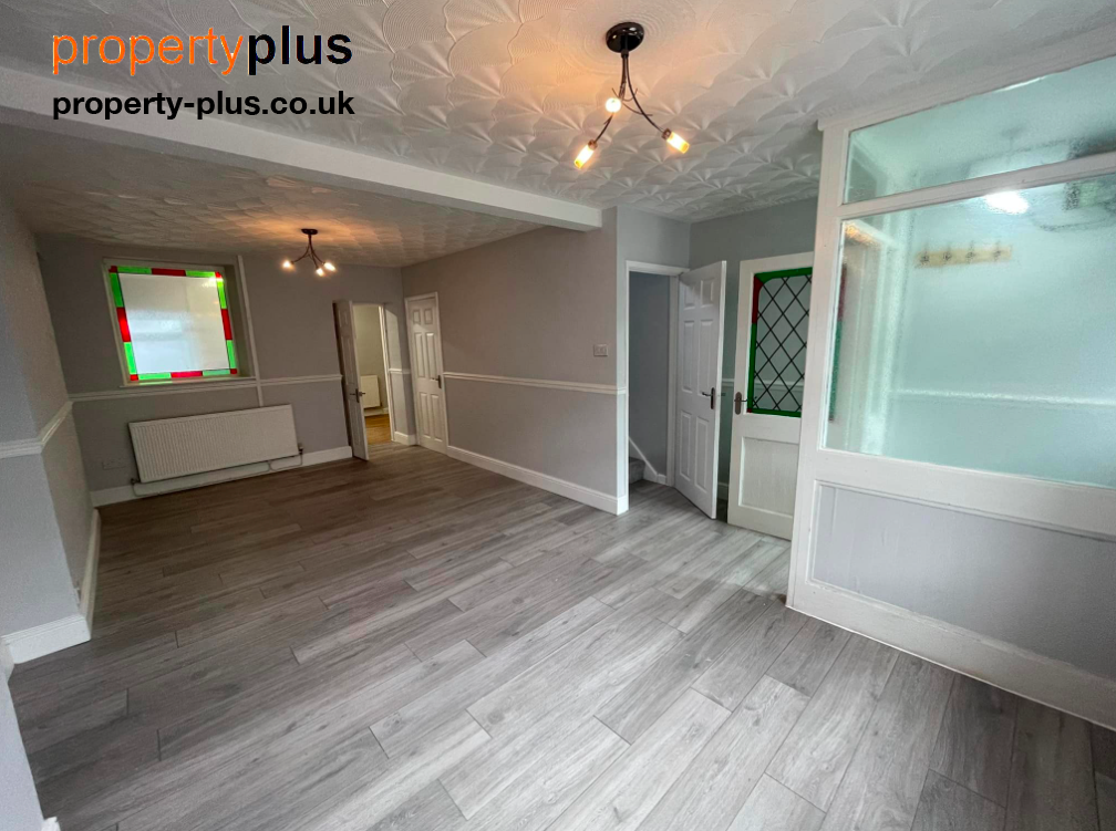 Queen Street, Pentre Pentre 3 bed terraced house £500 pcm (£115 pw)