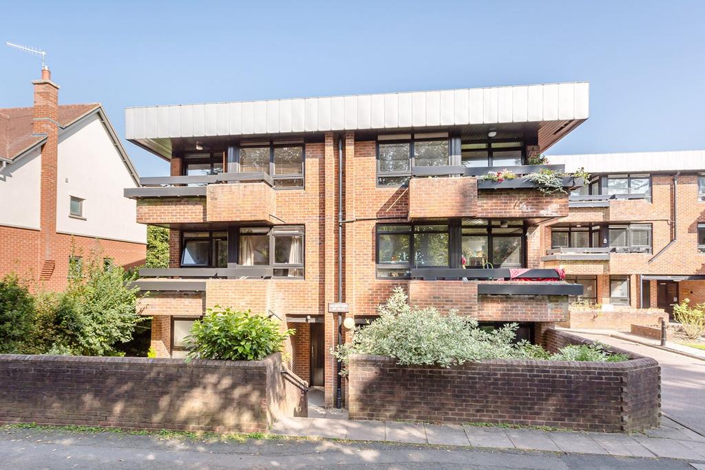 Carlisle Avenue, St Albans, AL3 1 bed apartment £1,200 pcm (£277 pw)
