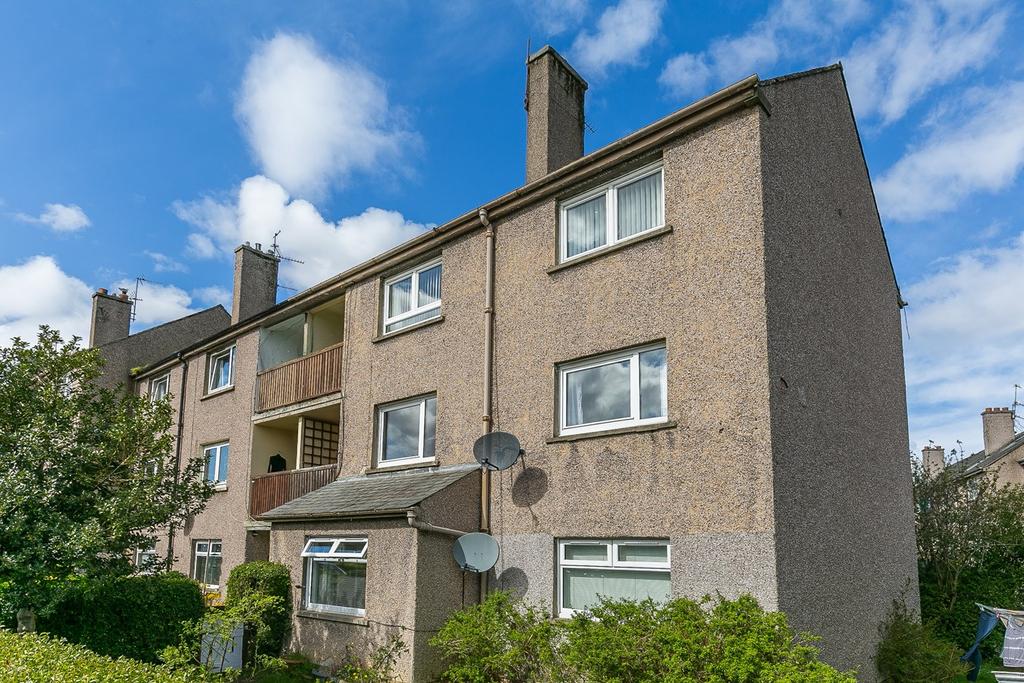 Captains Drive, Liberton, Edinburgh, EH16 2 bed flat £130,000