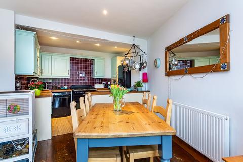 9 Corbiehill Grove, Edinburgh, EH4 5DU