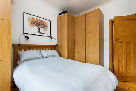 9 Corbiehill Grove, Edinburgh, EH4 5DU