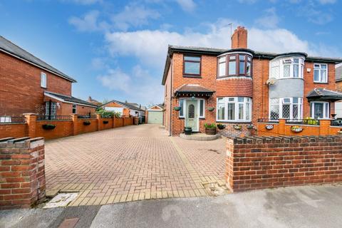 15 Lingwell Avenue, Leeds, LS10 3SY