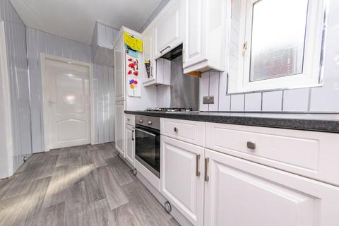 15 Lingwell Avenue, Leeds, LS10 3SY