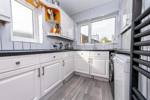 15 Lingwell Avenue, Leeds, LS10 3SY