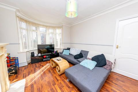 15 Lingwell Avenue, Leeds, LS10 3SY