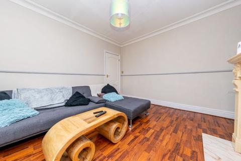 15 Lingwell Avenue, Leeds, LS10 3SY