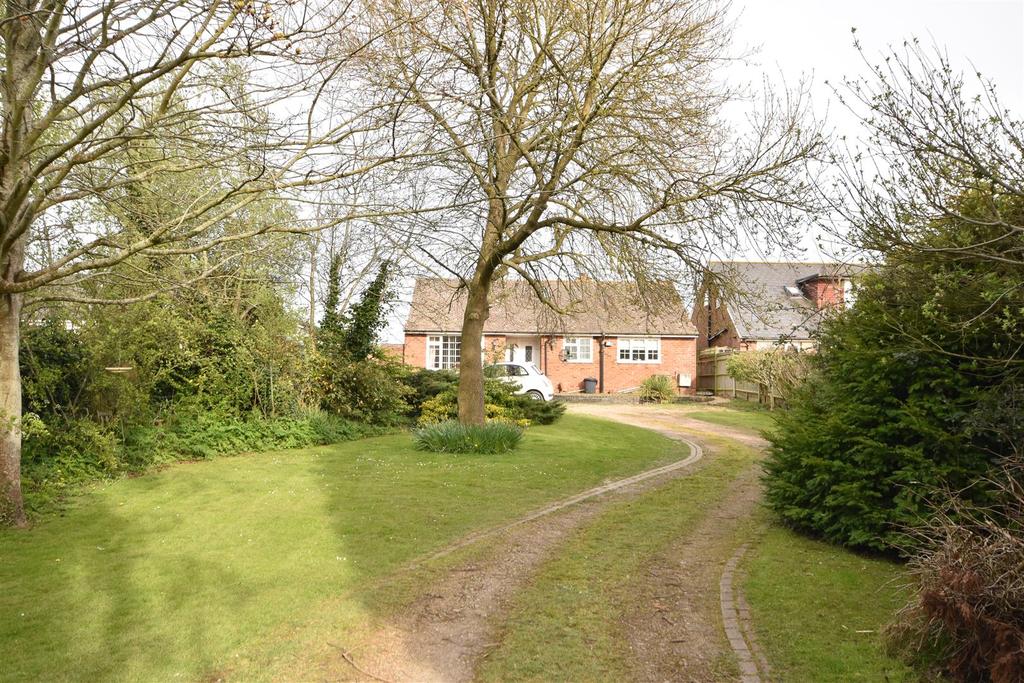 Old River Way, Winchelsea Beach 3 bed detached bungalow £470,000