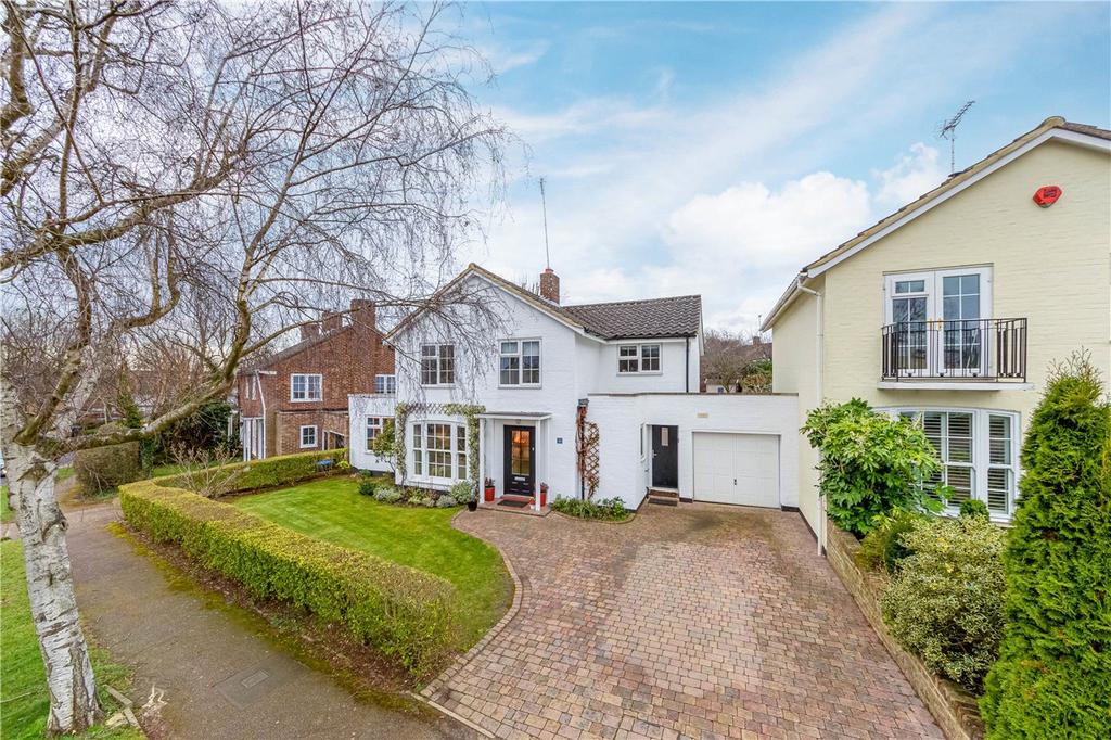 Digswell Park Road, Welwyn Garden... 4 bed detached house £900,000