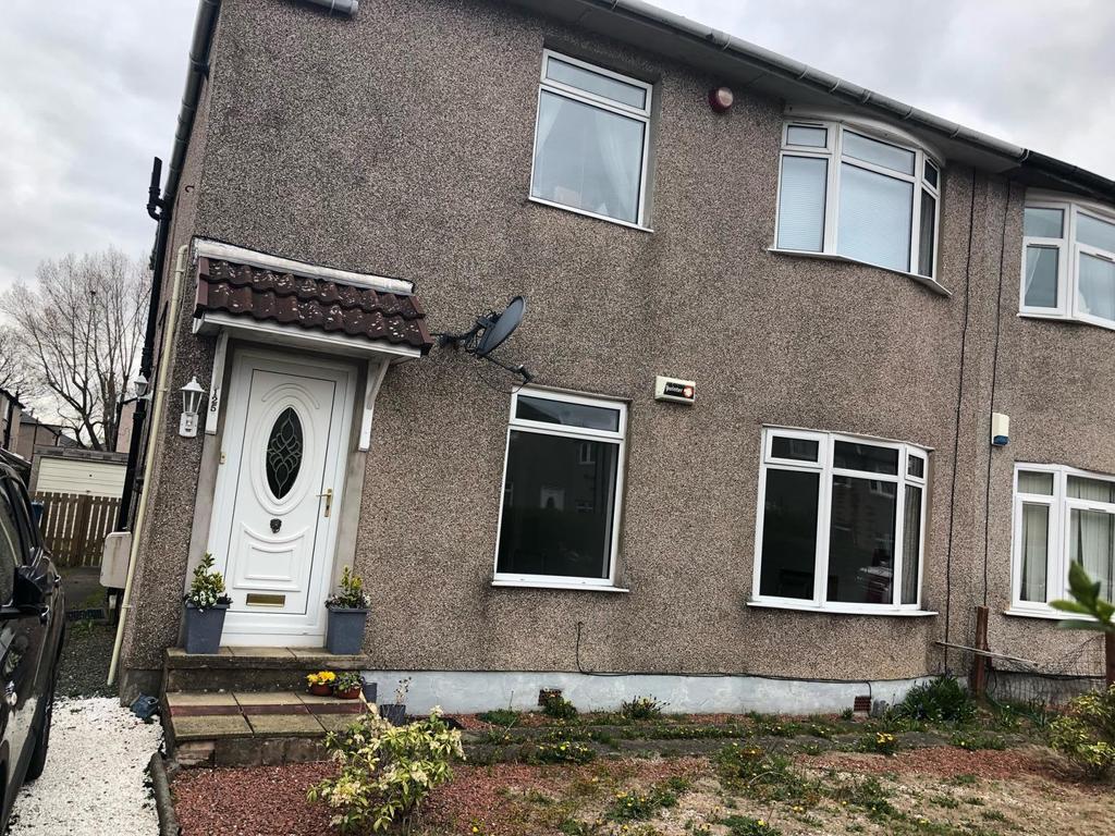 Ashcroft Drive, Croftfoot 3 bed flat £695 pcm (£160 pw)