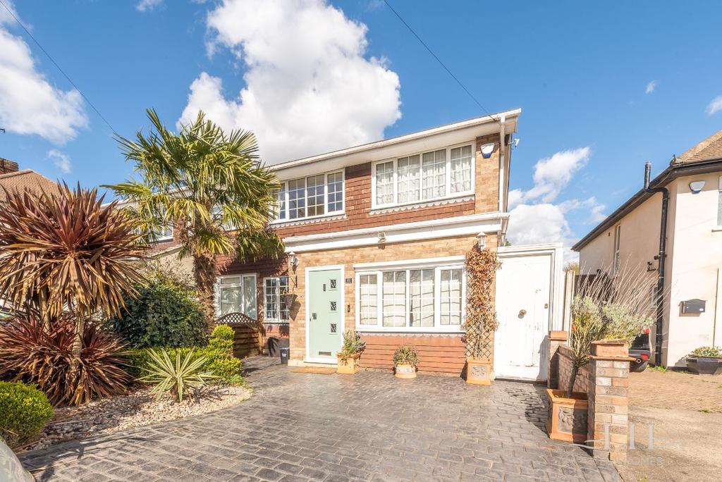 Warescot Road, Brentwood 3 bed semidetached house £550,000