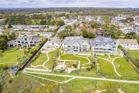 Wharncliffe Road, Highcliffe, Dorset. BH23 5DB