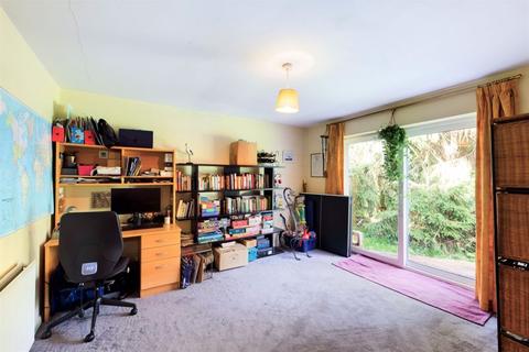20 Copley Way, Tadworth, KT20 5QS
