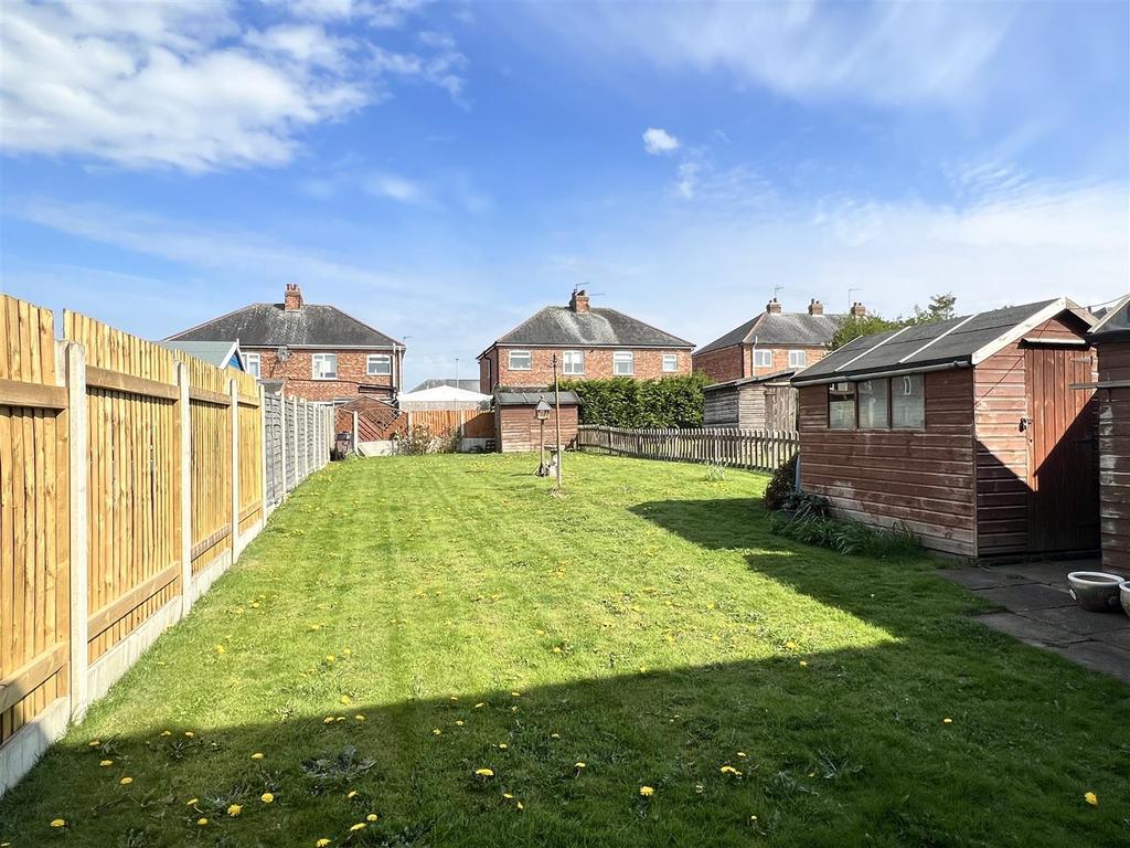Princess Road, Market Weighton, York 2 bed apartment £160,000