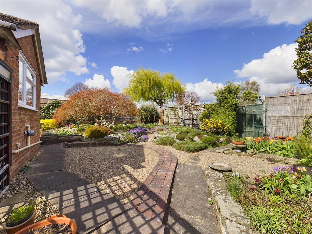 Bredon Grove, Malvern 3 bed detached house £325,000