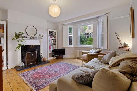 6a Avington Grove, London, SE20 8RY
