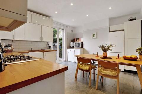 6a Avington Grove, London, SE20 8RY