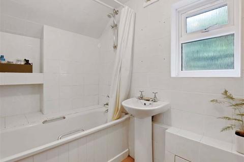 6a Avington Grove, London, SE20 8RY