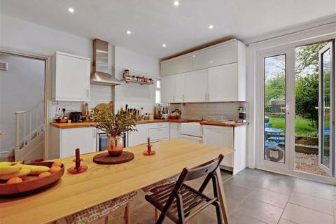 6a Avington Grove, London, SE20 8RY