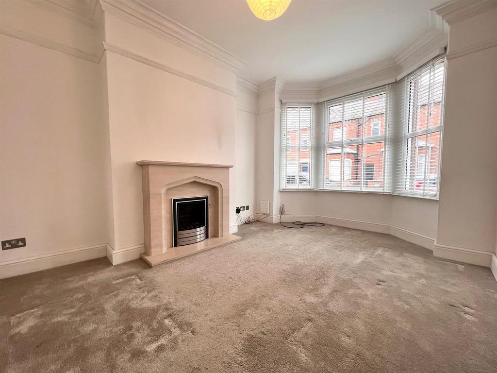 Cromer Street, York 3 bed terraced house £1,200 pcm (£277 pw)