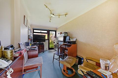 1d Moormead Drive, Epsom, KT19 0PX