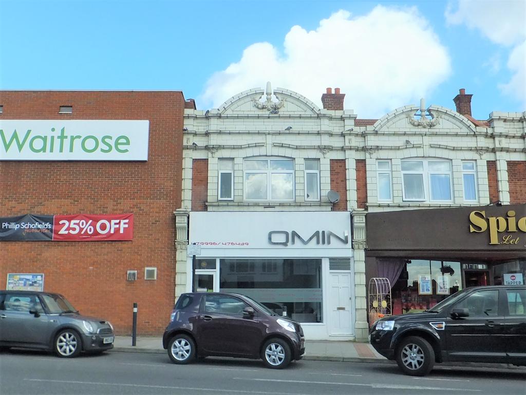 London Road, LeighonSea SS9 2 bed flat £925 pcm (£213 pw)