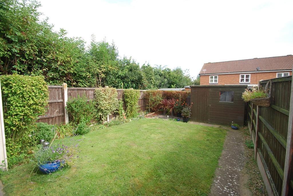 Russell Drive, Malvern, Worcestershire, WR14 2LE 2 bed end of terrace