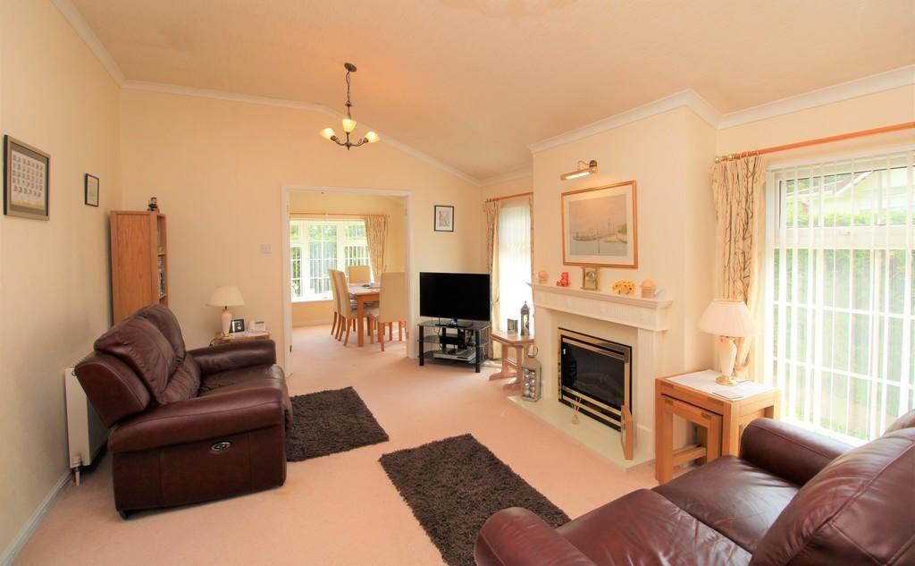 Fangrove Park, Lyne, Chertsey... 2 bed property - £235,000