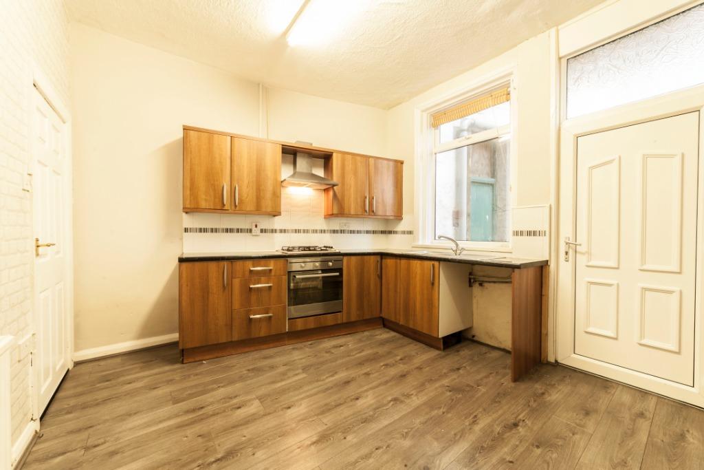 Milnrow Road, Shaw, OL2 2 bed terraced house £575 pcm (£133 pw)