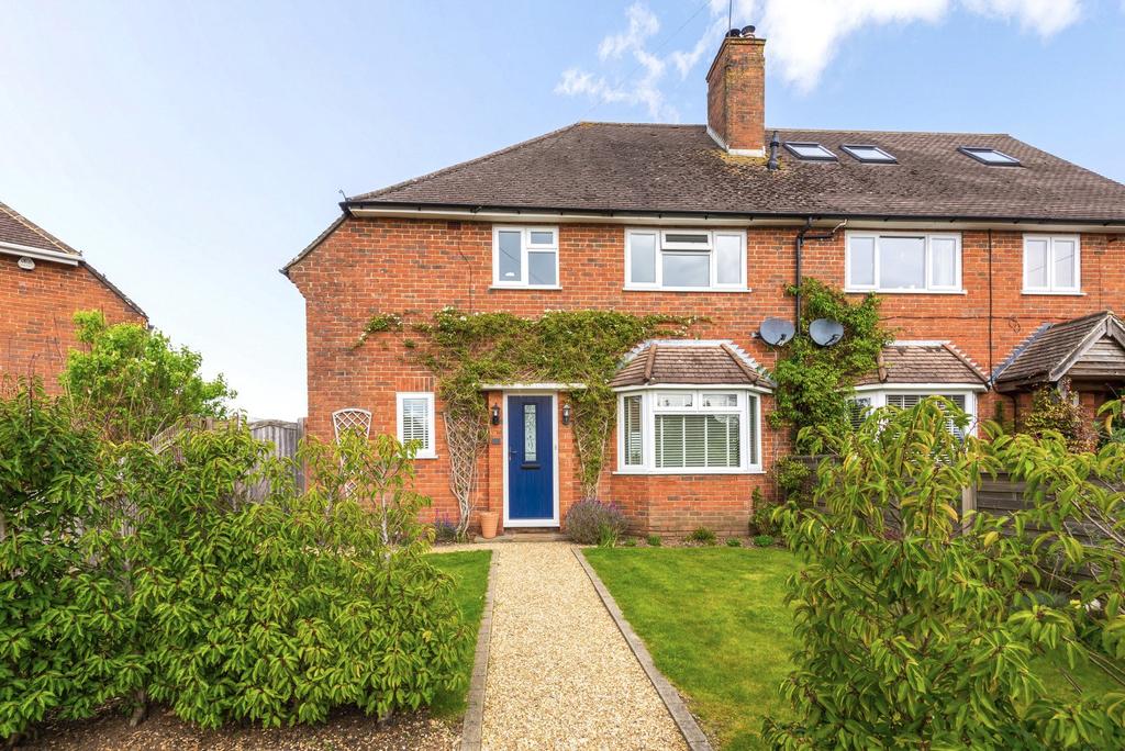 Greenhill Way, Farnham, GU9 4 bed semidetached house £700,000