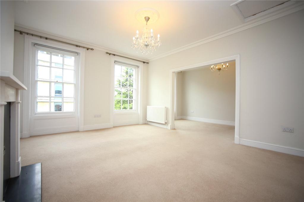 St. James Square, Cheltenham, Gloucestershire, GL50 2 bed apartment - £ ...