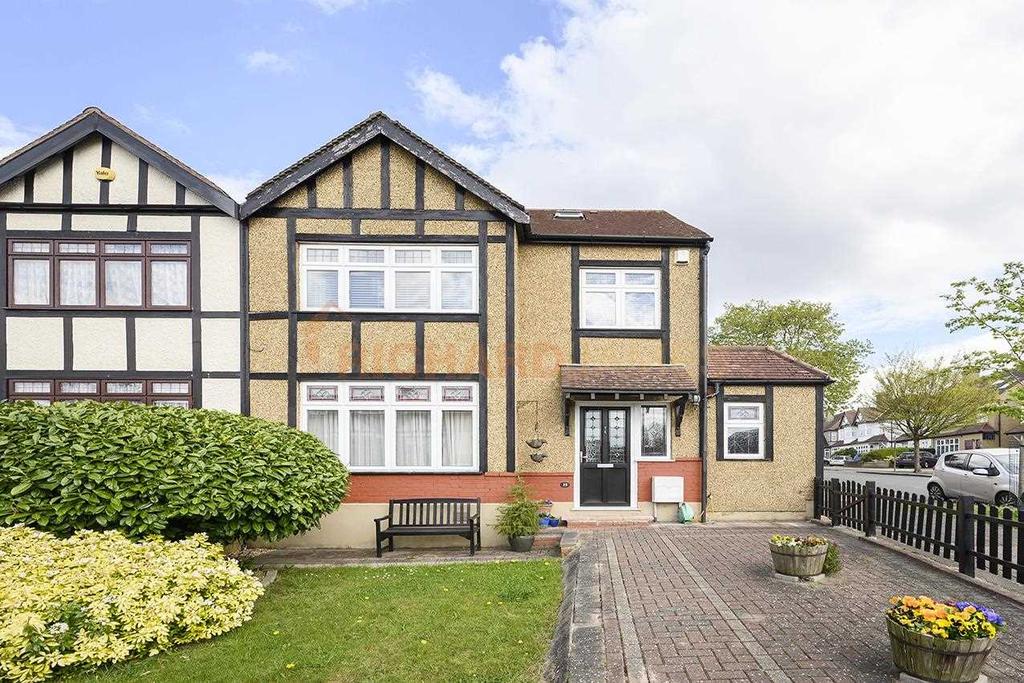 Delamere Gardens, Mill Hill 4 bed semidetached house for sale £975,000