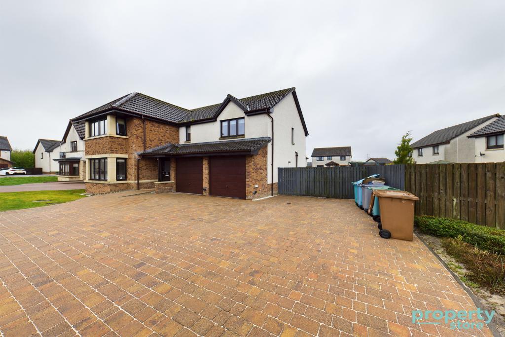 Greenfinch Avenue, Cumbernauld, North... 5 bed detached house £370,000