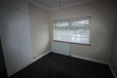 3 bedroom semi-detached house to rent, Fairford Road,Kingstanding,Birmingham