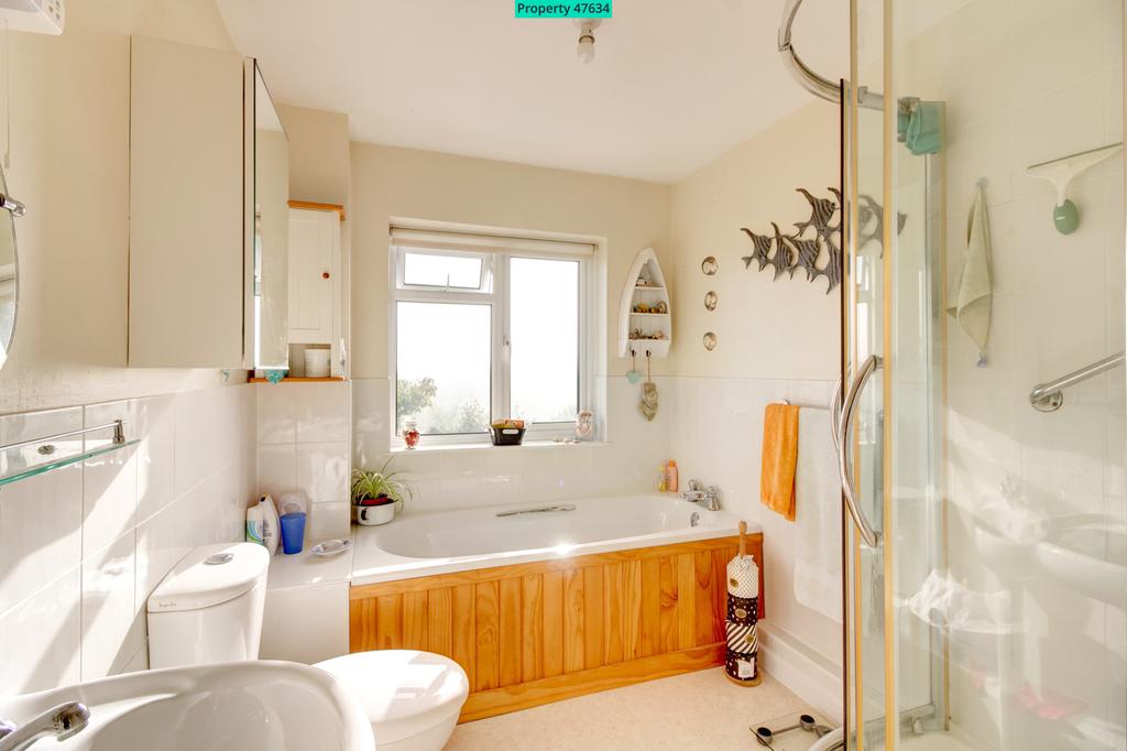 Ensuite to master bedroom