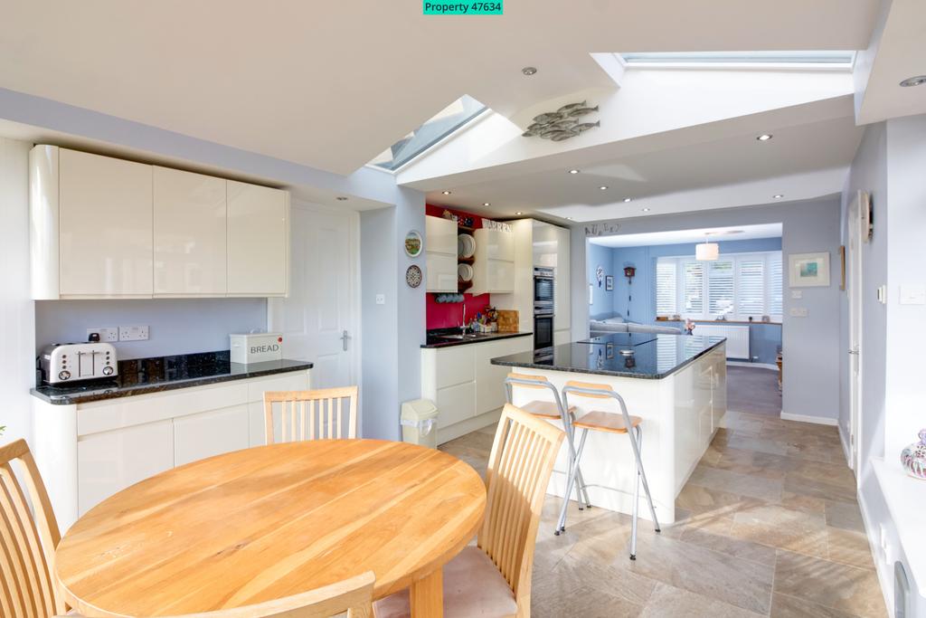 Kitchen breakfast room looking towards snug