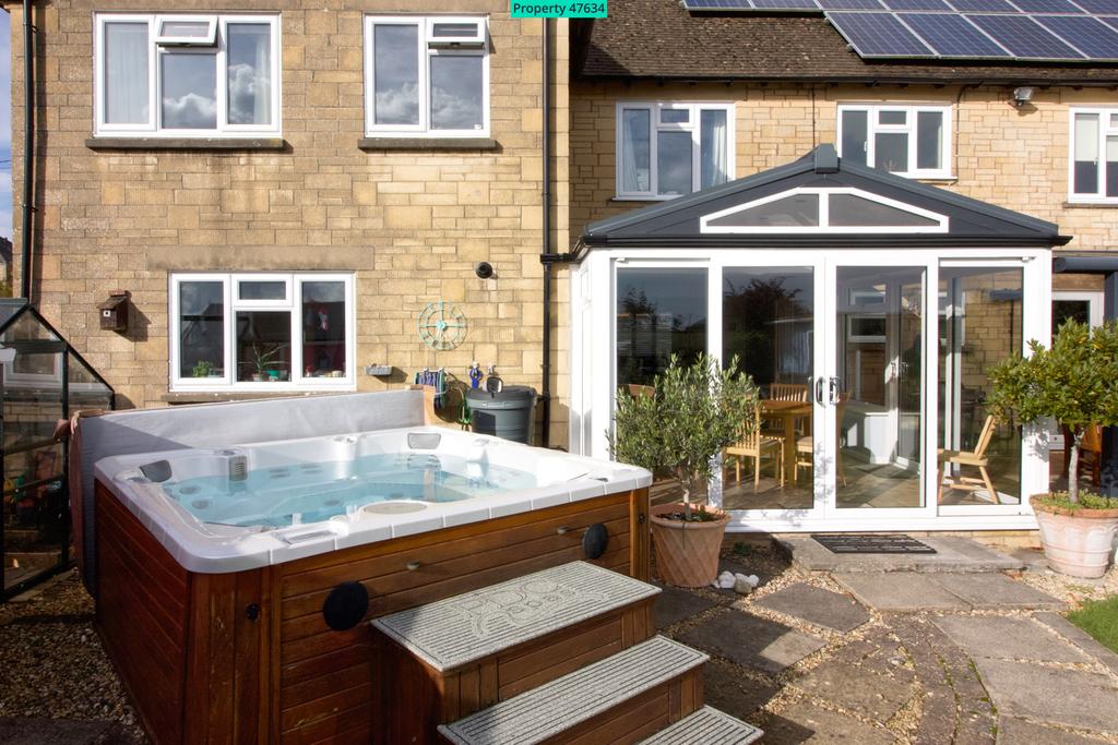 Hot tub in for ground livin room extension