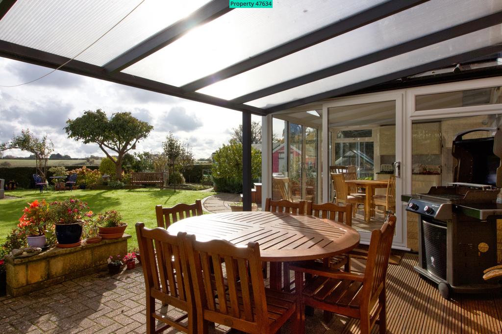 Veranda with out side dining area