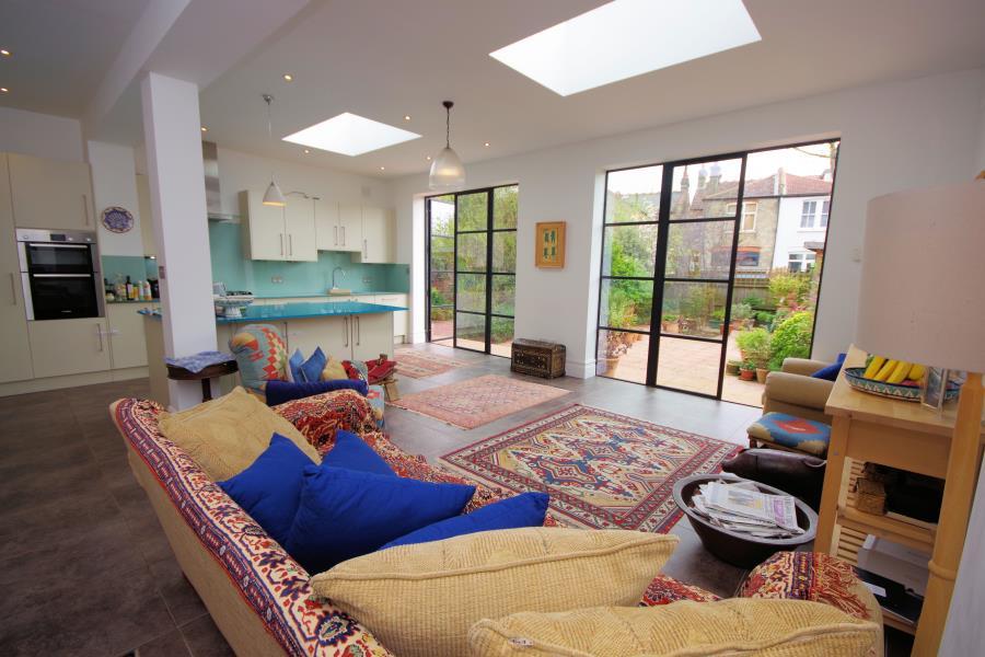 CHISLEHURST AVE, NORTH FINCHLEY, N12 6 bed semidetached house £1,300,000