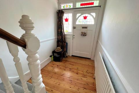 21 Chislehurst Avenue, London, N12 0HU