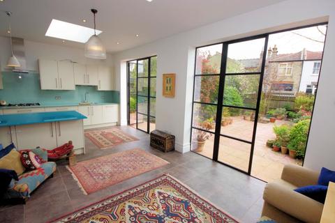 21 Chislehurst Avenue, London, N12 0HU