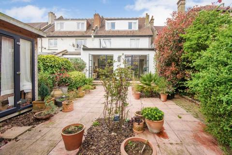 21 Chislehurst Avenue, London, N12 0HU