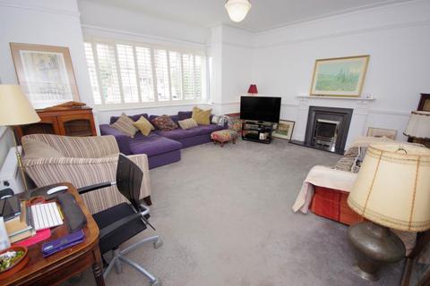 21 Chislehurst Avenue, London, N12 0HU
