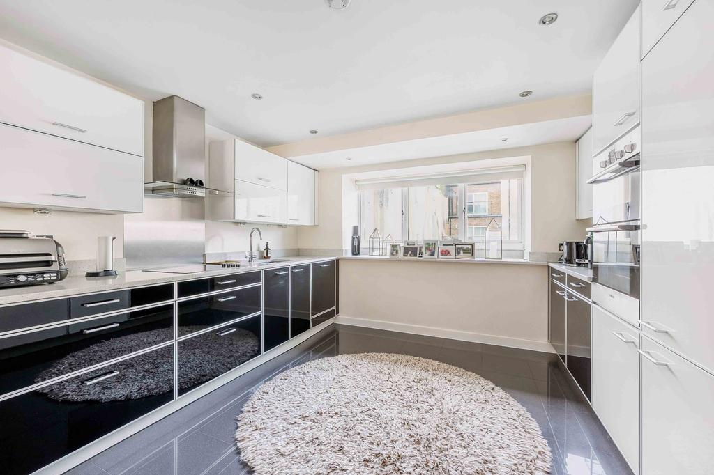 Carelia Court, 40 Graham Road, Chiswick, London, W4 2 bed apartment £