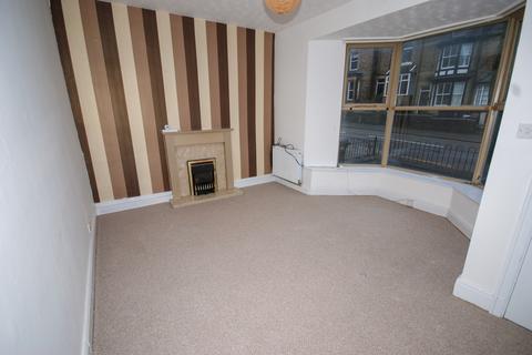 2 bedroom flat to rent - West Road, Buxton, SK17