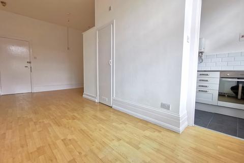Studio to rent, Queens Avenue, Muswell Hill N10