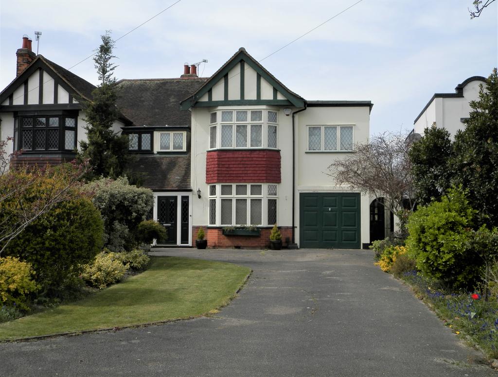 Harrow Drive, Hornchurch RM11 5 bed semidetached house £850,000